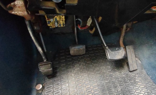 clutch_pedal_dropped_s.jpg