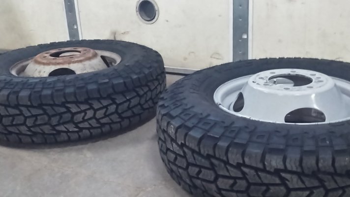 old and new 16 inch dually rims 1989 E350.jpeg