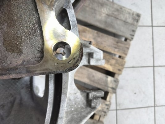 015 100 bolt hole pilot - siamesed holes 01.jpg