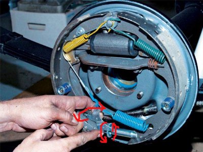 0704_mufp_16_z+brake_system+adjust_drum_brakes.jpg
